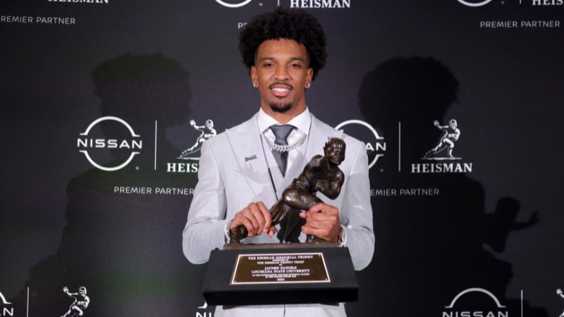 Jayden Daniels asks LSU to return Heisman Trophy after jersey dispute